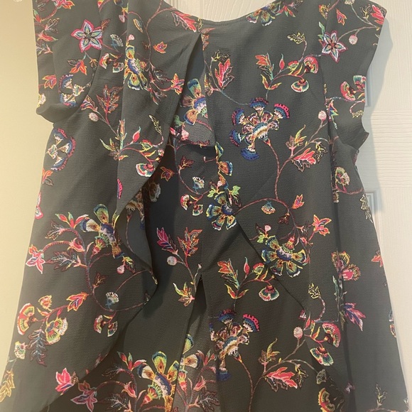 Sweet Rain floral boho top with cute back detail. Never worn. Size small. - Picture 3 of 3